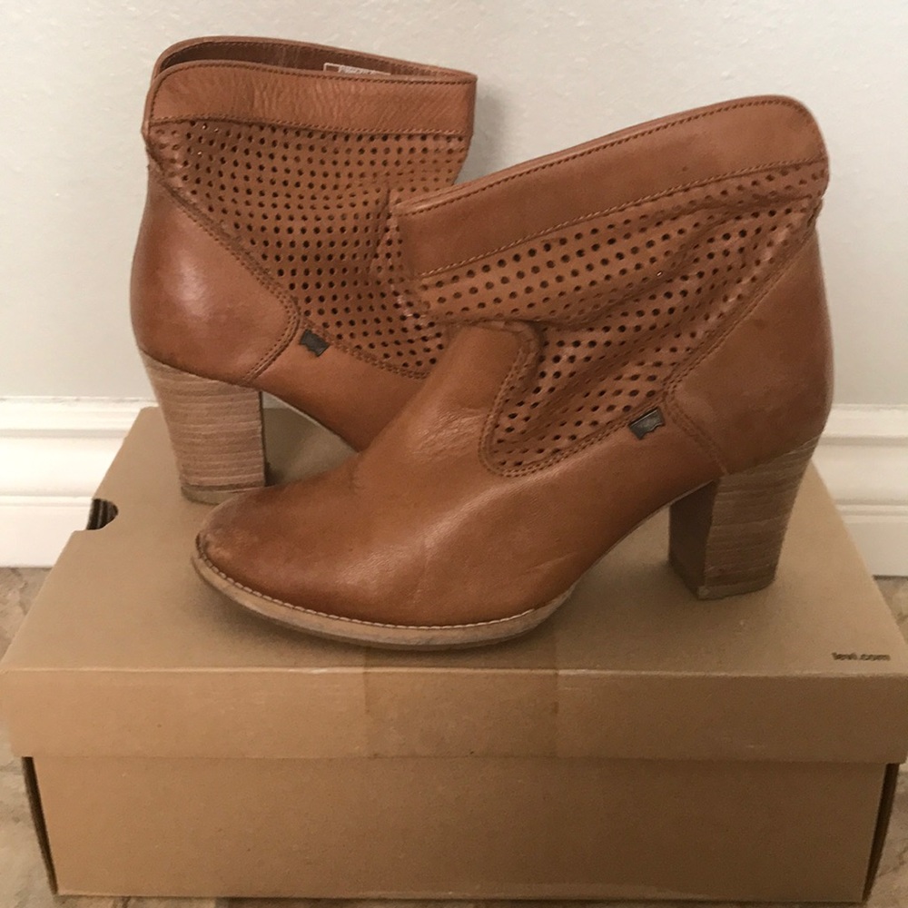 Levi’s slouchy booties with heel